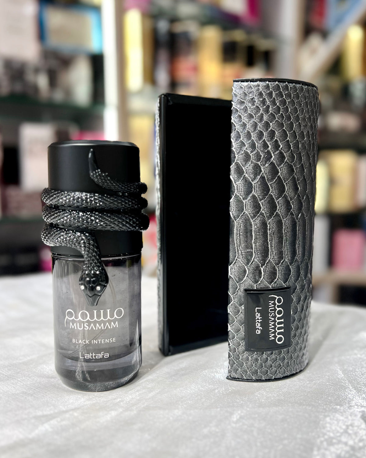 Musamam Black Intense de Lattafa Perfumes